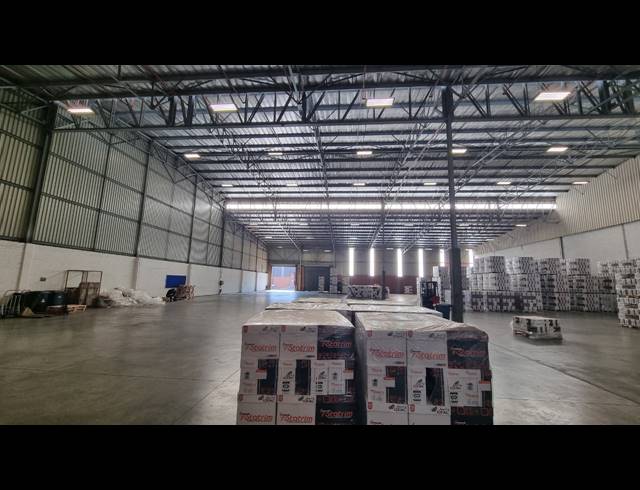 2,943M² WAREHOUSE TO LET IN POMONA